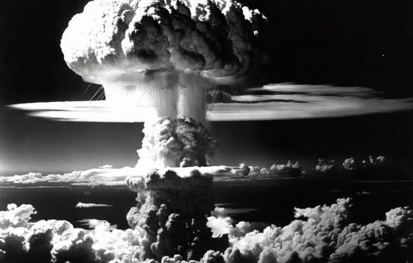 Image of atomic bomb going off