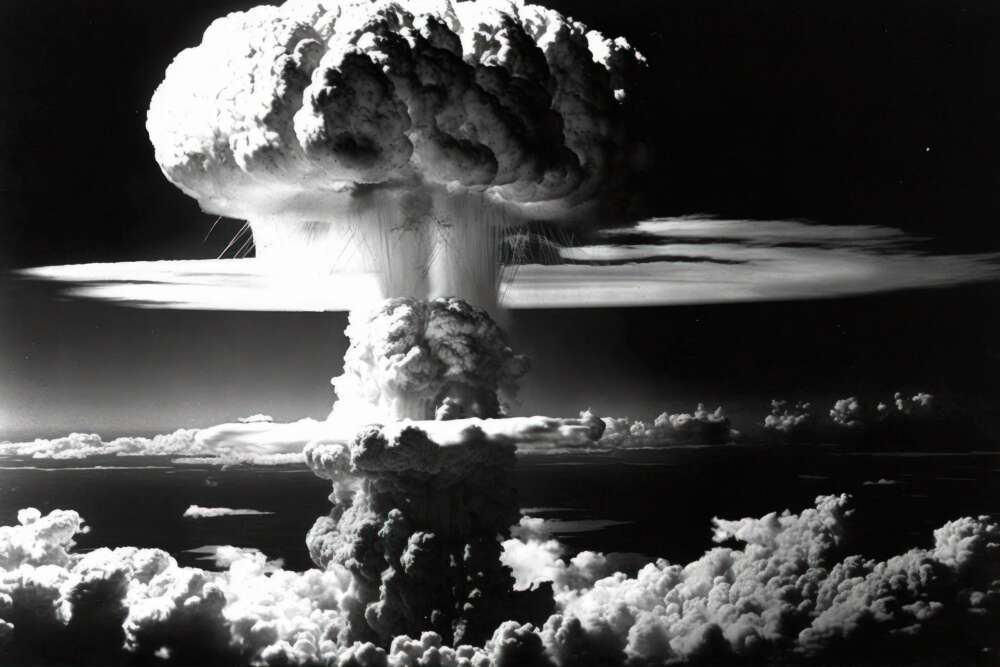 Image of atomic bomb going off